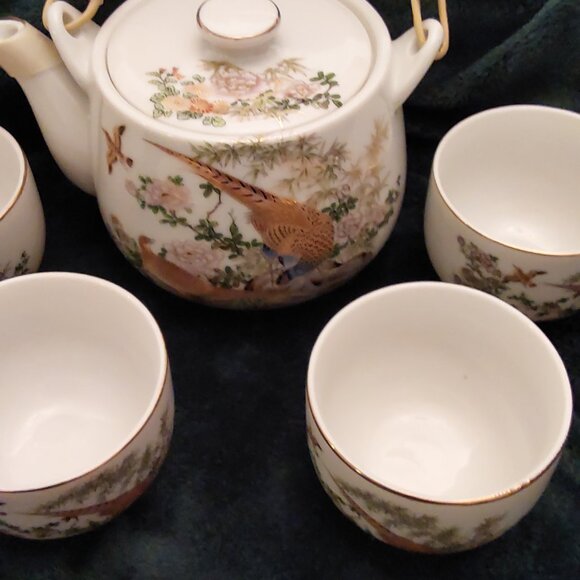 VINTAGE JAPAN TEAPOT BAMBOO HANDLE, PEACOCK DESIGN 4 MATCHING CUPS GORGEOUS SET - Picture 6 of 13